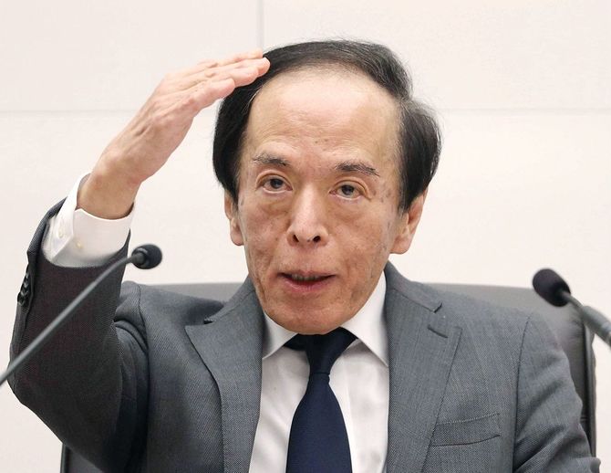 記者会見する日本銀行の植田和男総裁、2024年4月26日