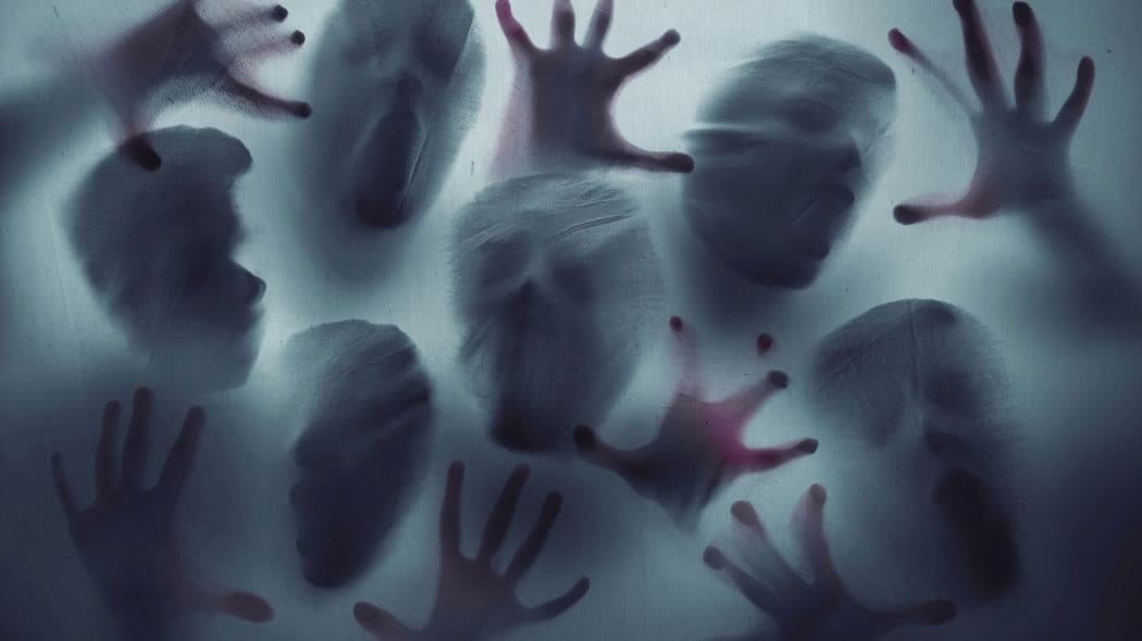 ｢月20万円でカビだらけのシェアハウス住まい｣起業を夢みる若者を狙う洗脳の実態 上納金のために性風俗で働く女性も