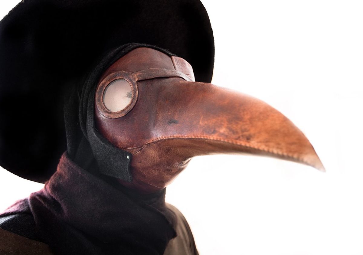 鳥のくちばしの形をした原始的なガスマスク