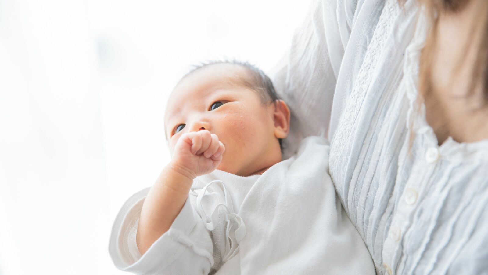 ｢赤ちゃん＝2､3歳の子｣というイメージを持つ父親たち…日本特有の文化｢里帰り出産｣の大きすぎる副作用 これでは育児のスタート時に父親が関われない