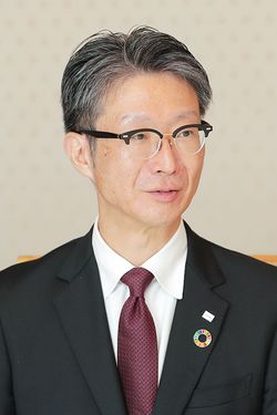 インタビューに答える東芝の島田太郎社長＝2022年9月12日、東京都港区（写真＝時事通信フォト）