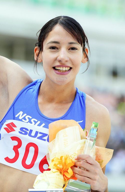 女子400メートル(タイムレース)で51秒71をマークしたフロレス・アリエ=2025年5月3日、静岡スタジアム