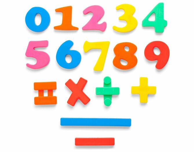 幼児用のマグネットの数字と四則演算記号