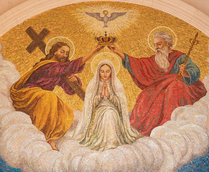 聖三位一体による母マリアの戴冠式