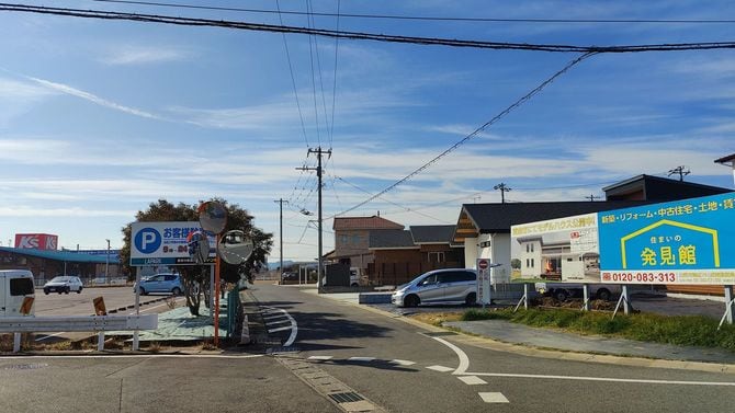 大型商業施設の近隣に開発・分譲された新しい住宅地