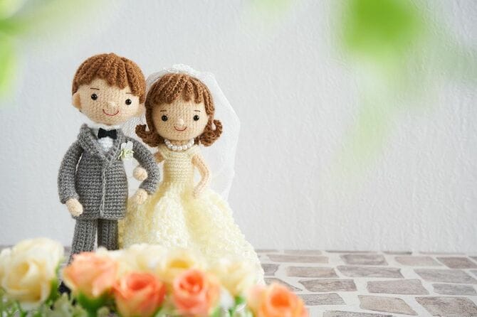 結婚式の小さくてかわいい編みグルミ人形