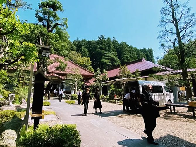 寺院葬の風景
