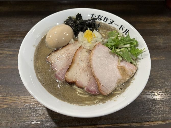 看板メニュー「タナニボ」。濃厚な煮干だが塩味が高すぎず、とても食べやすい。