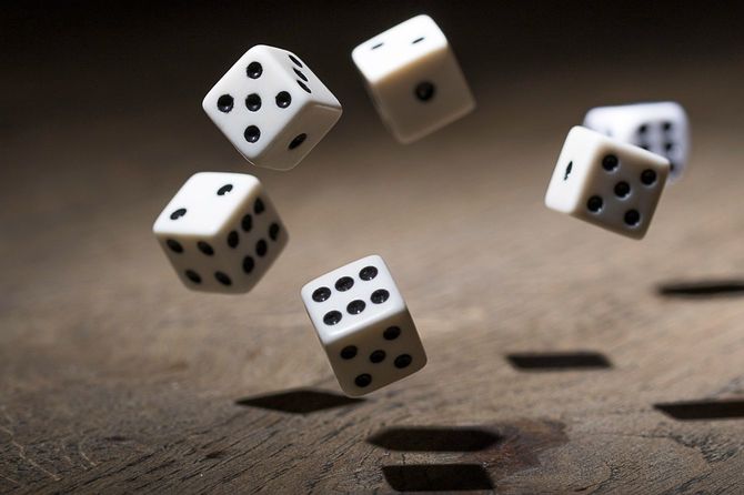 たくさんのサイコロ