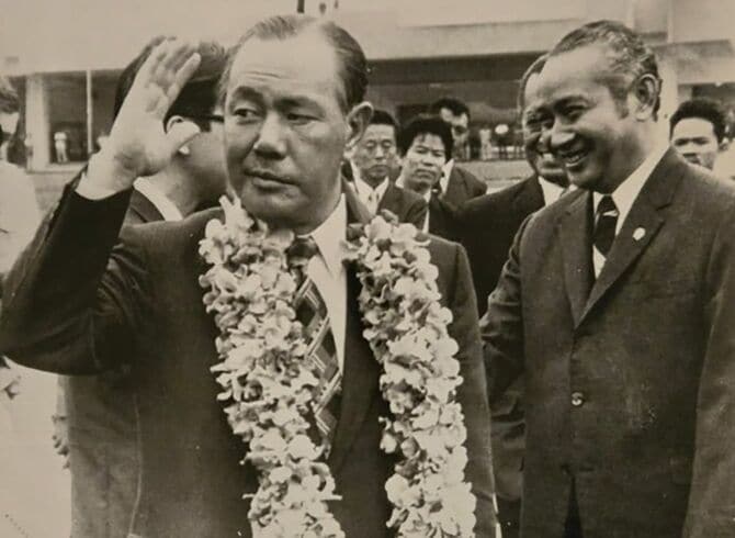 インドネシアを訪問した田中角栄首相