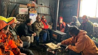 猟犬が血走った目で逃げ戻り…300kgの｢怪物ヒグマ｣に翻弄された羆撃ちチームの"日没間際まで続いた死闘"