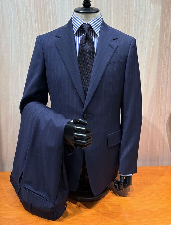 ネイビーでまとめたコーデ