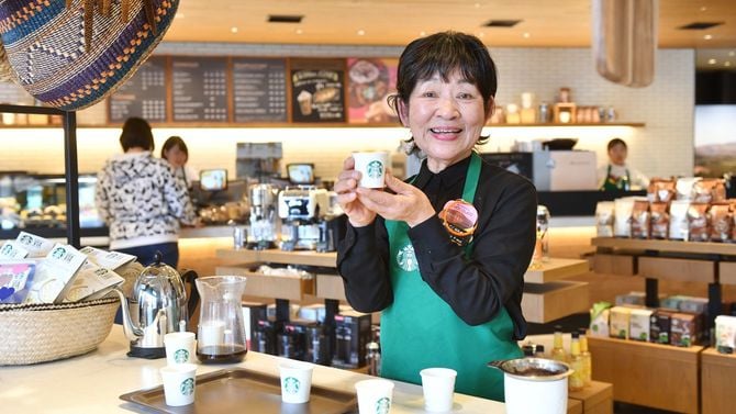 スターバックスのスタッフで最年長の山田勝子さん