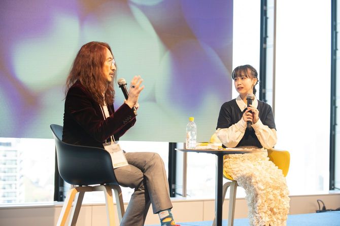 対談する澤円さんと千葉佳織さん