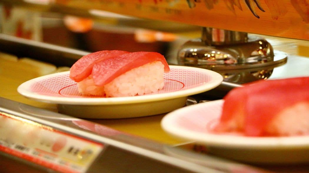 中国の若者が自虐を込めて｢貧乏人の寿司｣と呼ぶ…対日強硬の中国で店舗4倍に急増した｢日本の回転寿司｣の名前