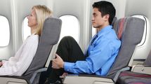 ｢リクライニングを倒していいですか｣を後列の人は拒否できるのか…航空会社が結論を先送りにしているワケ