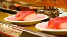 中国の若者が自虐を込めて｢貧乏人の寿司｣と呼ぶ…対日強硬の中国で店舗4倍に急増した｢日本の回転寿司｣の名前