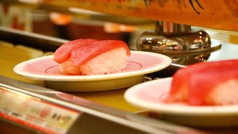 中国の若者が自虐を込めて｢貧乏人の寿司｣と呼ぶ…対日強硬の中国で店舗4倍に急増した｢日本の回転寿司｣の名前