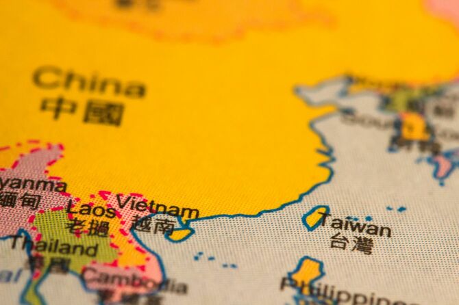 地図上の台湾と中国のクローズアップ写真