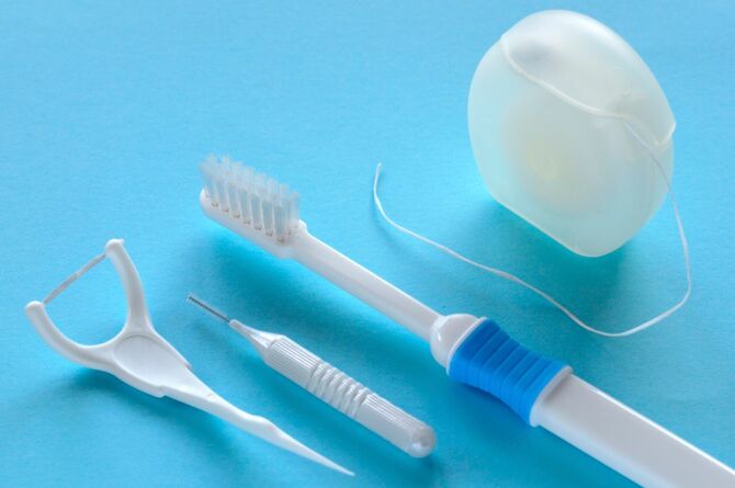 歯科用品。歯ブラシ、デンタルフロス、歯間ブラシ