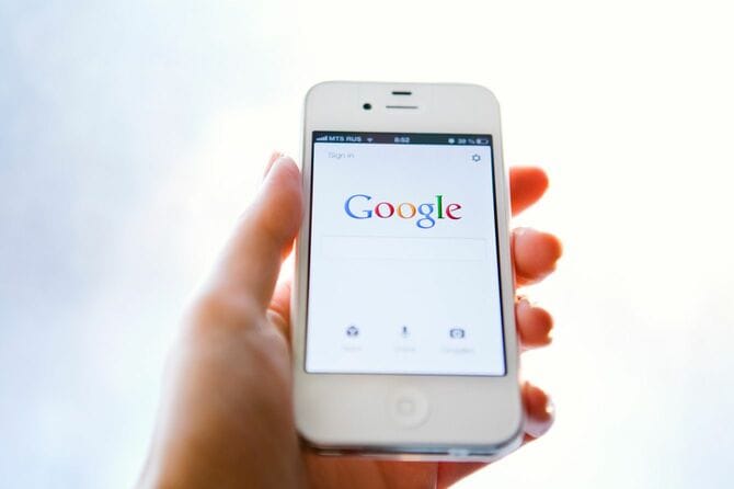 iPhoneの画面に表示されたGoogleの検索画面