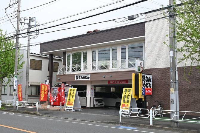 資さんうどん八王子大和田店も、ガストから業態転換した店舗だ