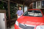 岡嶋さんの愛車はカローラ。見栄で外車を乗り回すことは決してしない。「車の本質は走ること」だからと。