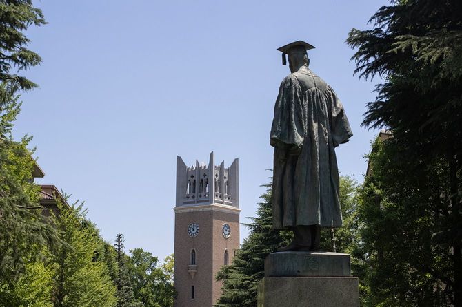 早稲田大学