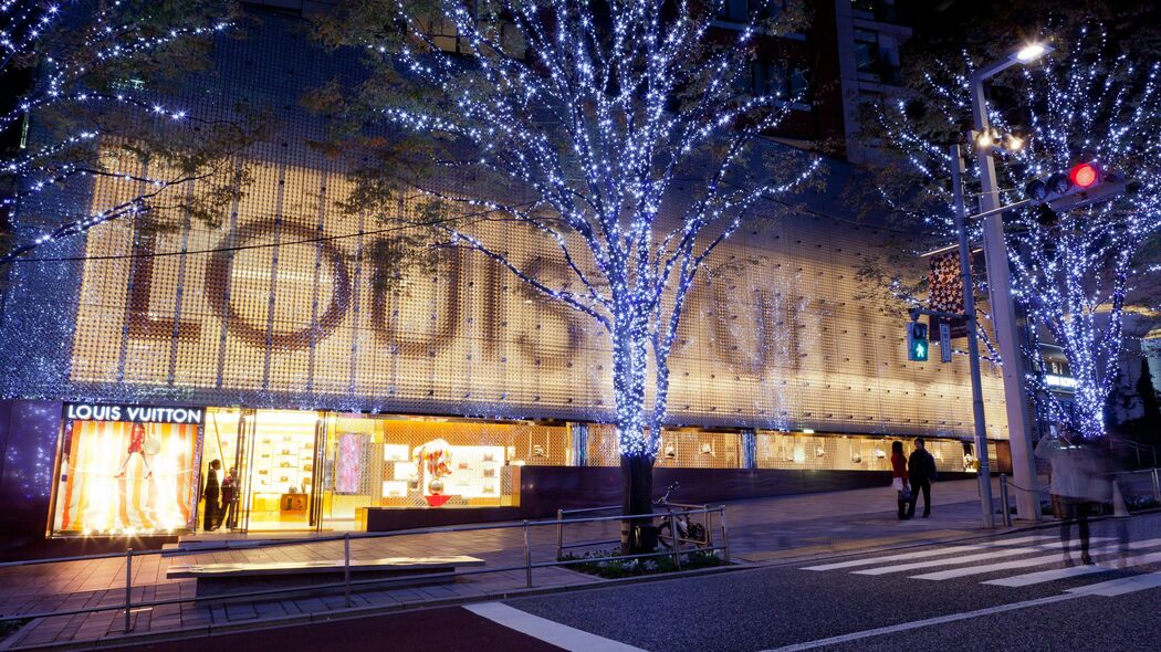 ルイ・ヴィトンを｢世界一｣にしたのは日本人だった…中国人がわざわざ日本に来て｢ヴィトンのバッグ｣を買う理由 偽物が流通するほど､ブランド価値は上がっていく