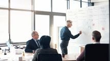お誕生日席でも上司の隣でもない…コンサル界で常識｢発言ゼロ｣でもやってる感がでる “おいしい席”の位置