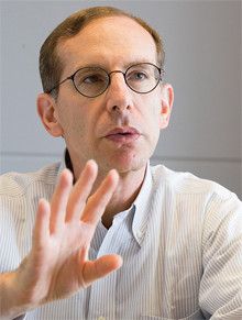 <strong>エコノミスト ロバート・フェルドマン</strong>●1953年、米国生まれ。マサチューセッツ工科大学で経済学博士号を取得。国際通貨基金、ソロモン・ブラザーズを経て、98年モルガン・スタンレー証券入社。現在、モルガン・スタンレーMUFG証券経済調査部長。