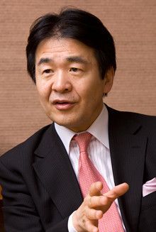 <strong>竹中平蔵</strong>●慶應義塾大学教授、グローバルセキュリティ研究所所長。1951年生まれ。一橋大学経済学部卒。日本開発銀行、慶應義塾大学総合学部教授などを経て、2001年小泉内閣で経済財政政策担当大臣。02年金融担当大臣、04年郵政民営化担当大臣を兼務。05年総務大臣。04年には参議院議員当選。近著に『竹中式マトリクス勉強法』がある。