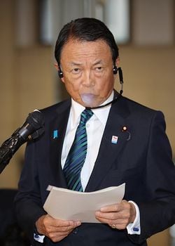 閣議後記者会見で東証への立ち入り検査を説明する麻生太郎金融相＝2020年10月23日、東京・霞が関の財務省