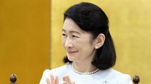 「第72回産経児童出版文化賞贈賞式」で拍手される秋篠宮妃紀子さま＝2025年6月12日、東京・元赤坂の明治記念館（代表撮影）写真提供＝共同通信社