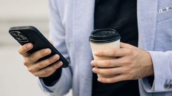 ｢スマホを断つ｣人は仕事ができない…トヨタの現場で鍛えられた社長が｢情報の大量インプット｣を続ける理由