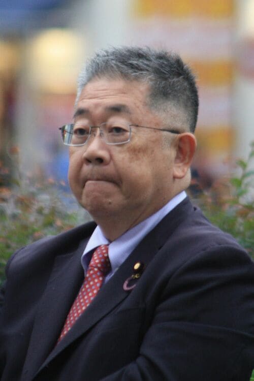 川崎駅西口で演説する小池晃