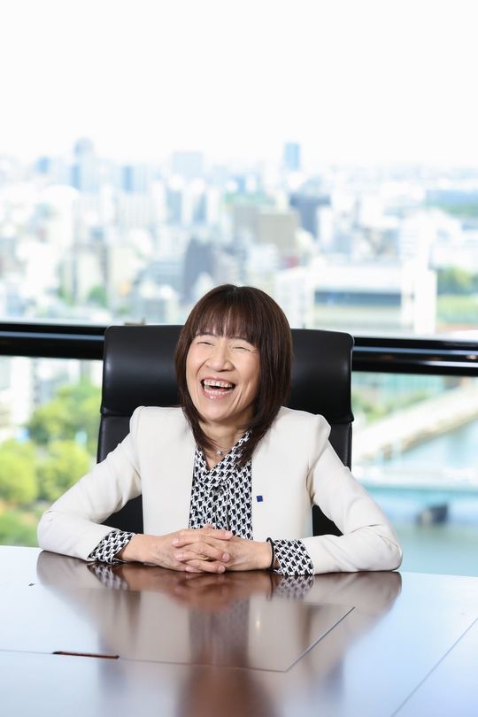 大学時代の厳しい練習を思い出し、笑顔の近藤社長。大学時代に主将を任されたのは、こんな明るい人柄も影響していたのかもしれない。