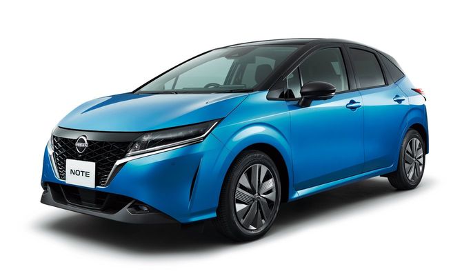 青い車体の新型ノートのイメージ