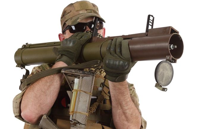 ロケットランチャーを構える兵士