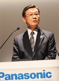 <strong>パナソニック社長 大坪文雄●</strong>1945年、大阪府生まれ。71年関西大学大学院工学研究科修了後、松下電器産業(現・パナソニック)入社。シンガポール松下無線機器社長、AVC社副社長、松下電器産業常務取締役、パナソニックAVCネットワーク社社長、松下電器産業専務などを経て、2006年から現職。08年10月1日より社名を松下電器産業から「パナソニック」に変更し、初代社長に。
