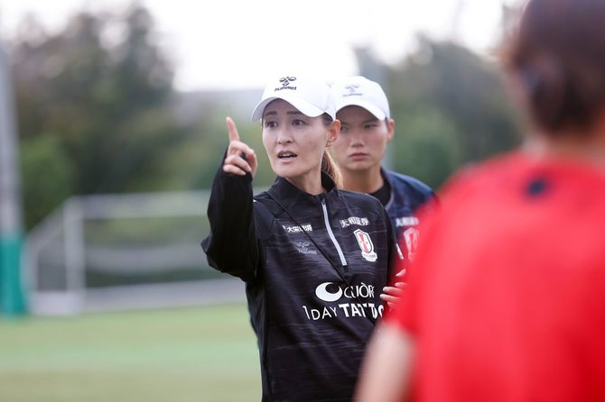 チームの誰よりもガチで練習に臨む宮本ともみ監督