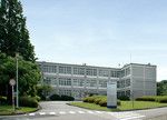 滋賀県大津市にある東レの研究所。出口氏は、研究所と東京の本社を行き来する日々が続く。