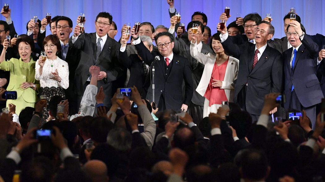 ｢政治家が日本30年の国益を溶かした｣国民がやせ細る中､"パーティー裏金"に明け暮れの永田町のイカれた神経 ｢現役世代が高齢者を支える｣美名のもと自転車操業の社会保障の危うさ