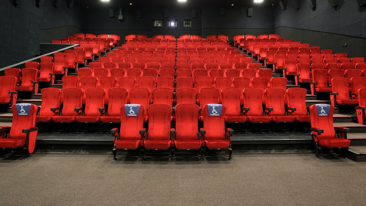 映画館　椅子 自宅で映画館気分を味える。｢映画館の座席｣フリマで販売 | ギズモード