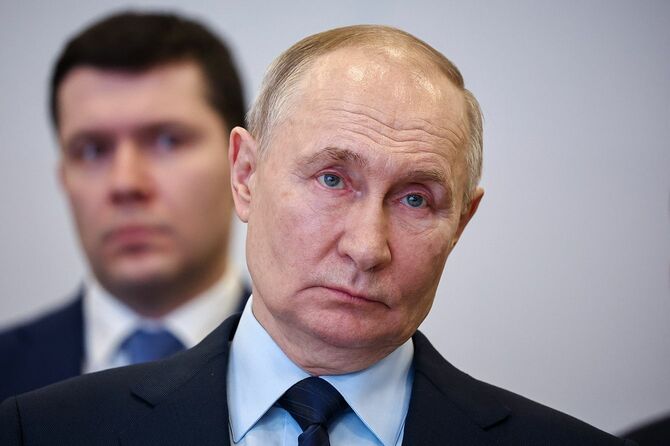 ロシア・トリヤッチの無人機開発センターを視察するプーチン大統領（2025年01月28日）