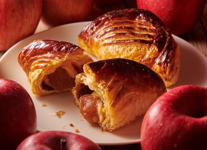 青森県産ふじりんご使用アップルパイ（370円＋税）。YATSUDOKIでは一番人気だという