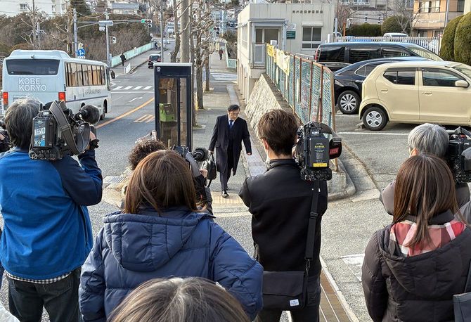 神戸北署へ抗議書を提出に向かう蓮田氏