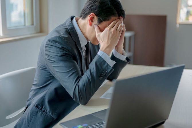 出世ルートを外れた50代社員には、リストラ圧力と偽装ヘッドハンティングの罠が待ち受けている。