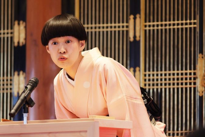 岐阜市にある敬念寺での「第8回敬念寺落語会」。午前は檀家さん、午後は一般のお客さんに「金明竹」「真田小僧」「天狗さし」。抽選会もあって大盛り上がり、写真撮影やサインにも気さくに応じた