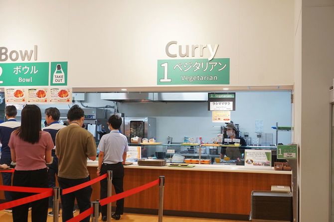 「ベジタリアン」のレーンがあるスズキ本社の食堂